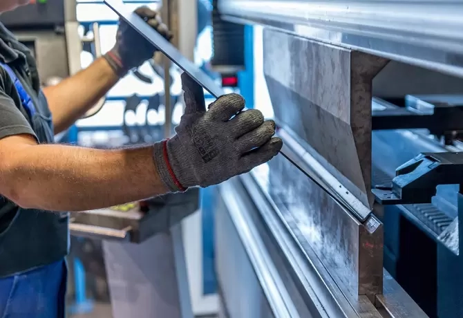 Wie das Biegen von Blech die moderne Bauindustrie prägt